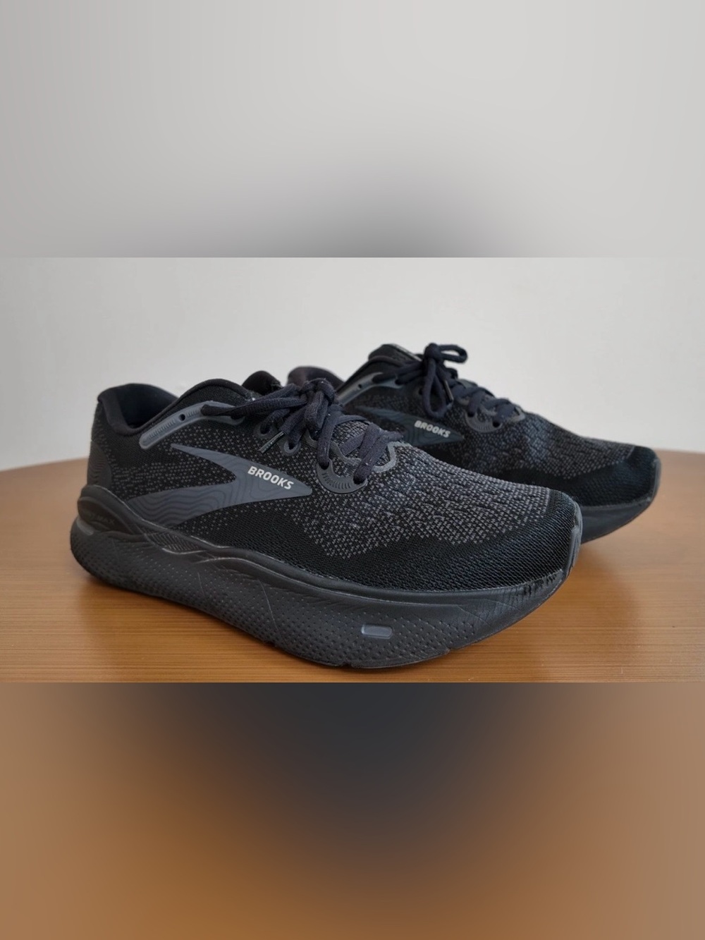 Brooks Ghost Max Unisex Cushioned Running Shoe Black 10 Seattle DNA loft V2